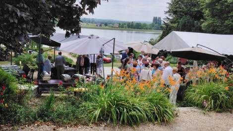 GARDEN PARTY