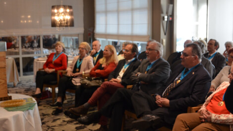 La Conférence sur le Miel et le dîner au restaurant "Les Capucines" à Petit-Quevilly